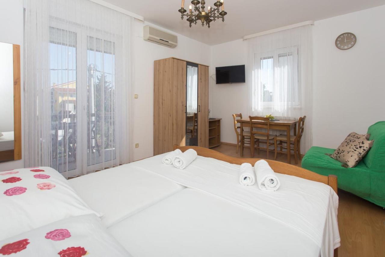 Apartments Villa Japeri Каштела Экстерьер фото